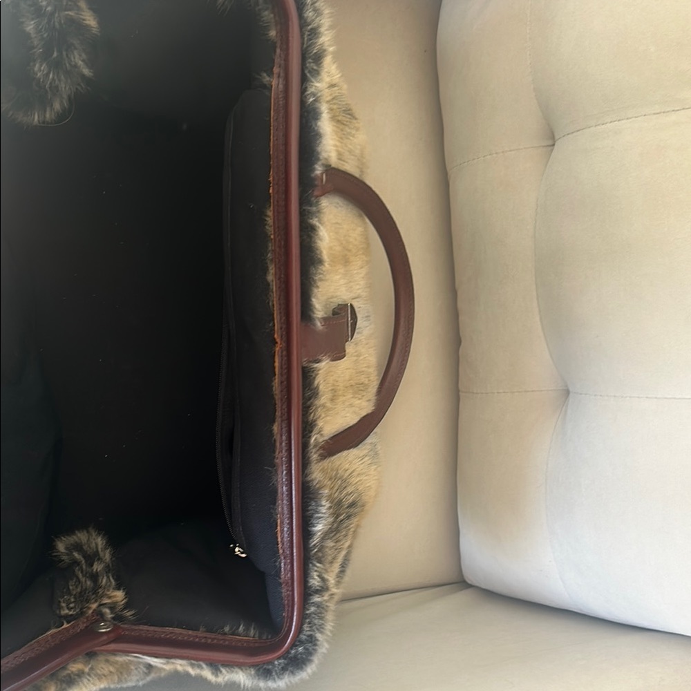 Luxurious Faux Fur Handbag with Brown Accents - Picture 5 of 9